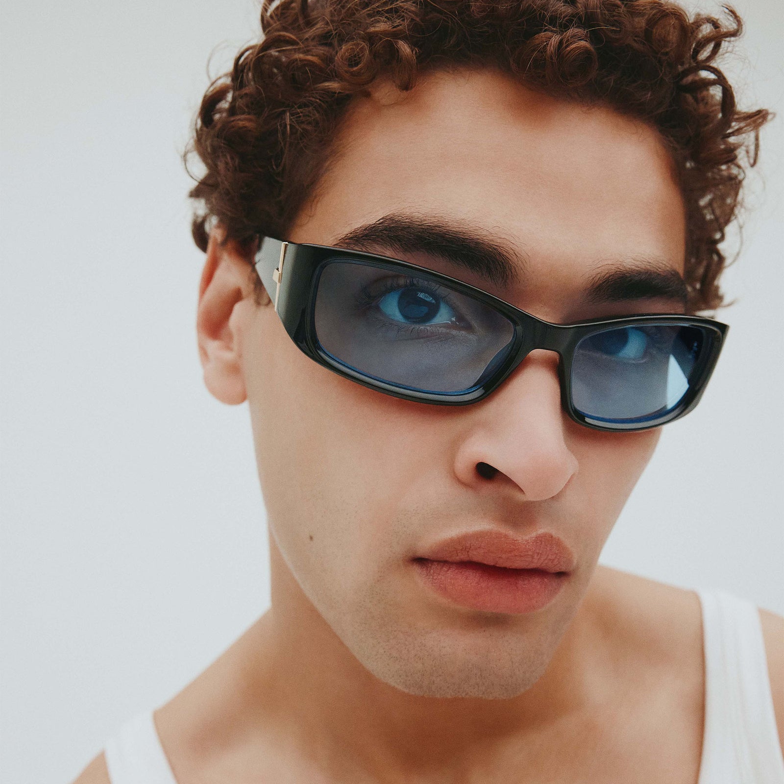 Du Jour Black Uni-Sex Wrap Sunglasses | Le Specs