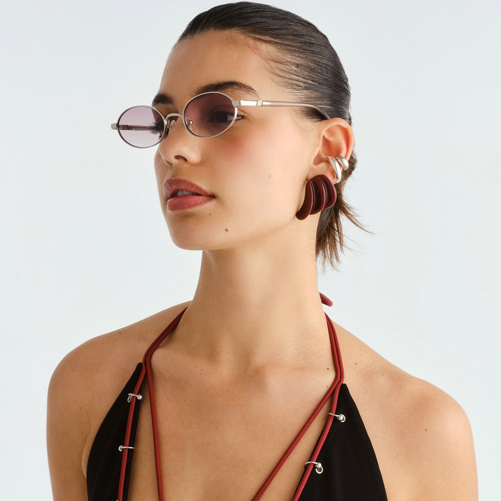 Icicle Bright Silver Uni-Sex Oval Sunglasses | Le Specs