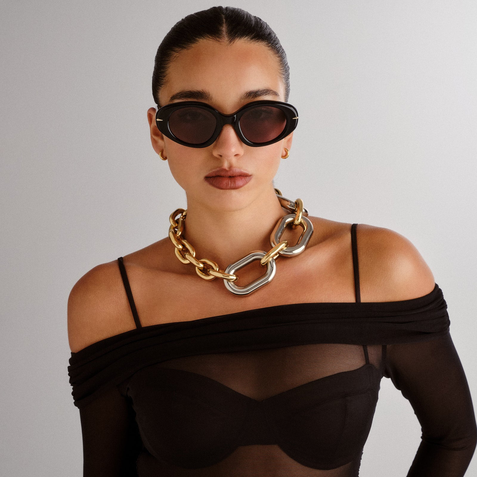 Numero Dos Obsidian Black Female Oval Sunglasses | Le Specs