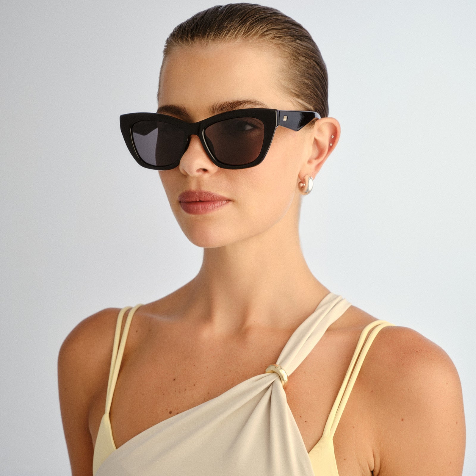 Lumen + Black Female Cat-Eye Sunglasses | Le Specs