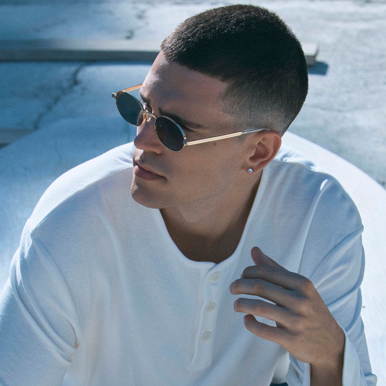 Side Bar Gold Uni-Sex Round Sunglasses | Le Specs