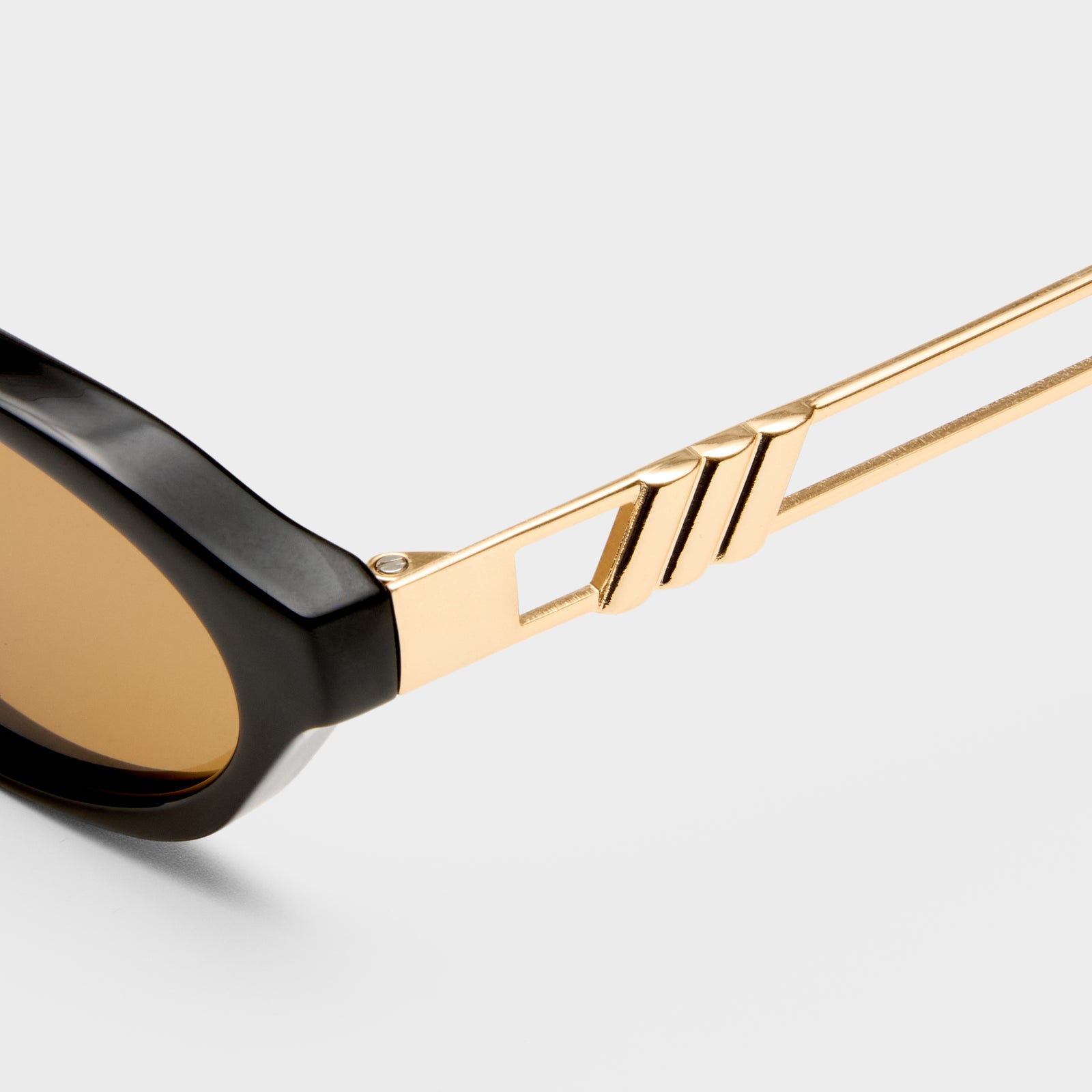 Lunita Black Female Oval Sunglasses | Le Specs