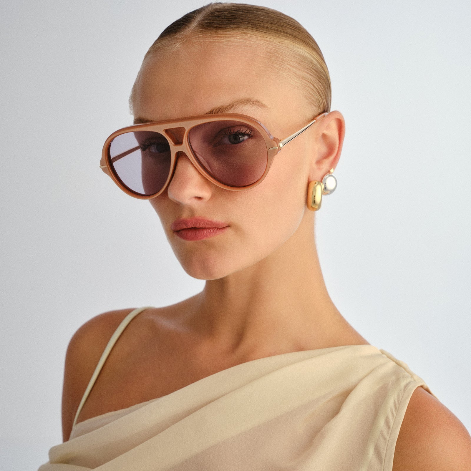 Numero Once Champagne Velvet Female Aviator Sunglasses | Le Specs
