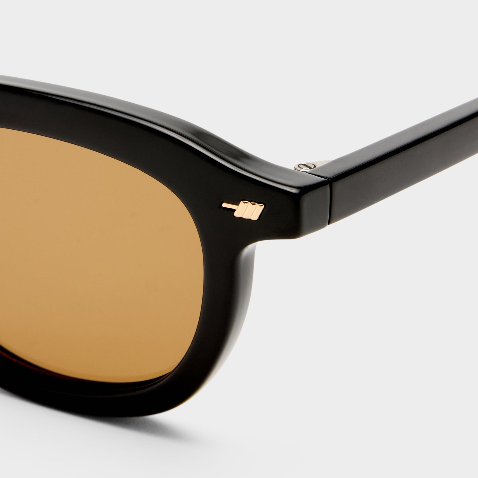 Heart Throb Black Uni-Sex Round Sunglasses | Le Specs