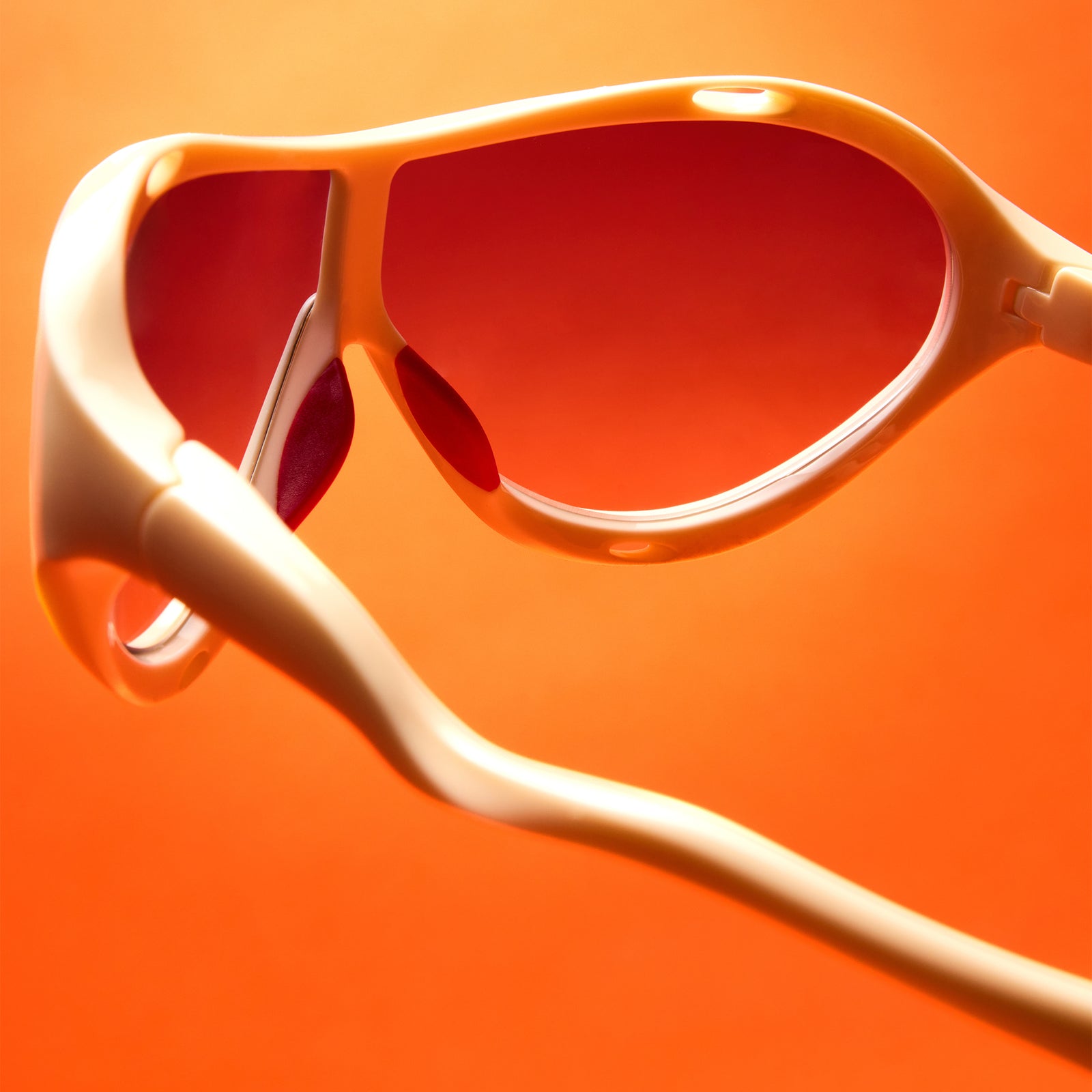 Iris Off White Uni-Sex Shield Sunglasses | Le Specs