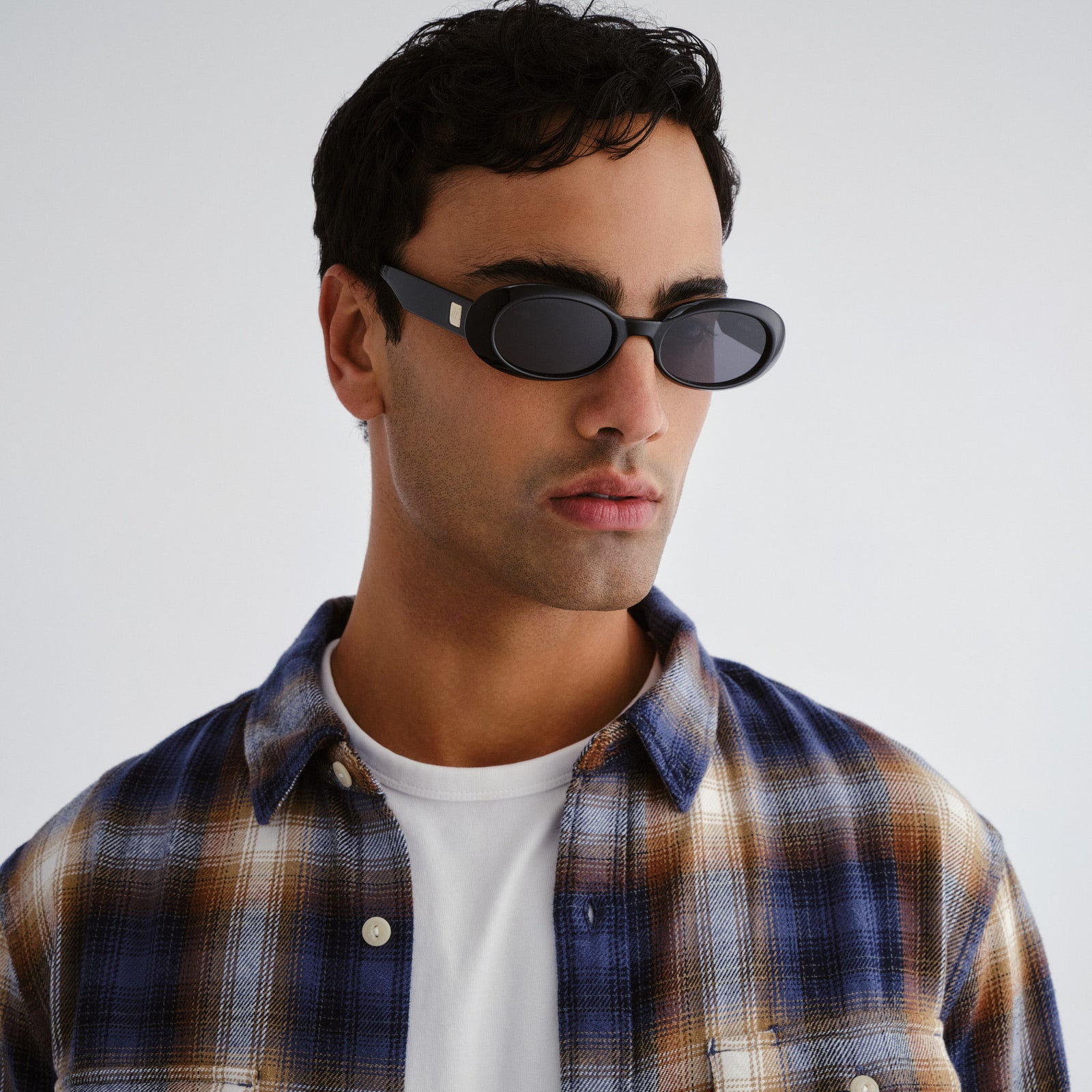 Work It Black Uni-Sex Oval Sunglasses | Le Specs