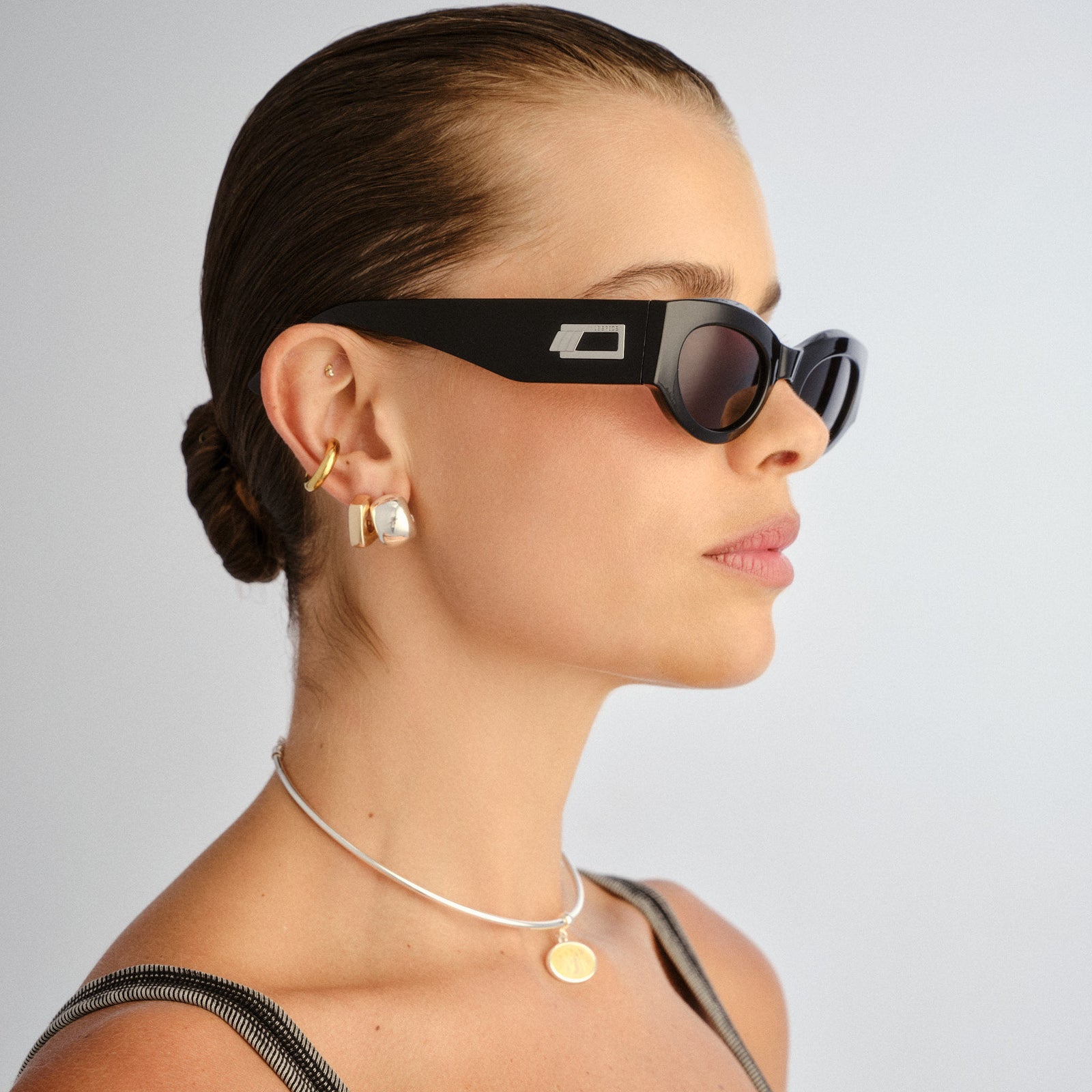Body Bumpin Ii Black Uni-Sex Oval Sunglasses | Le Specs