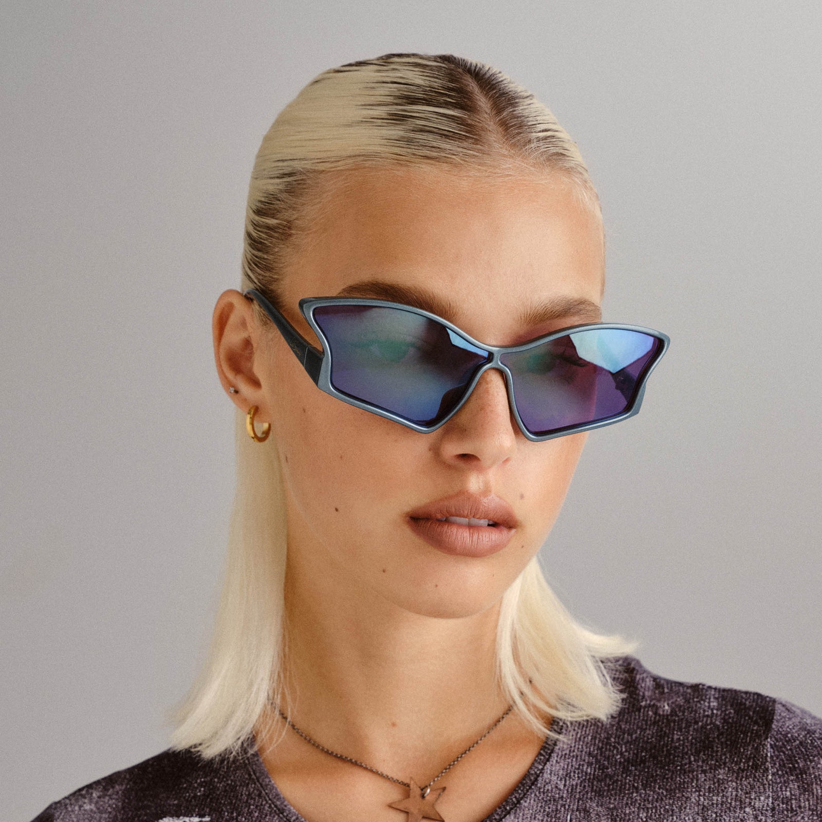 Tailfin Cyber Sea Female Wrap Sunglasses | Le Specs