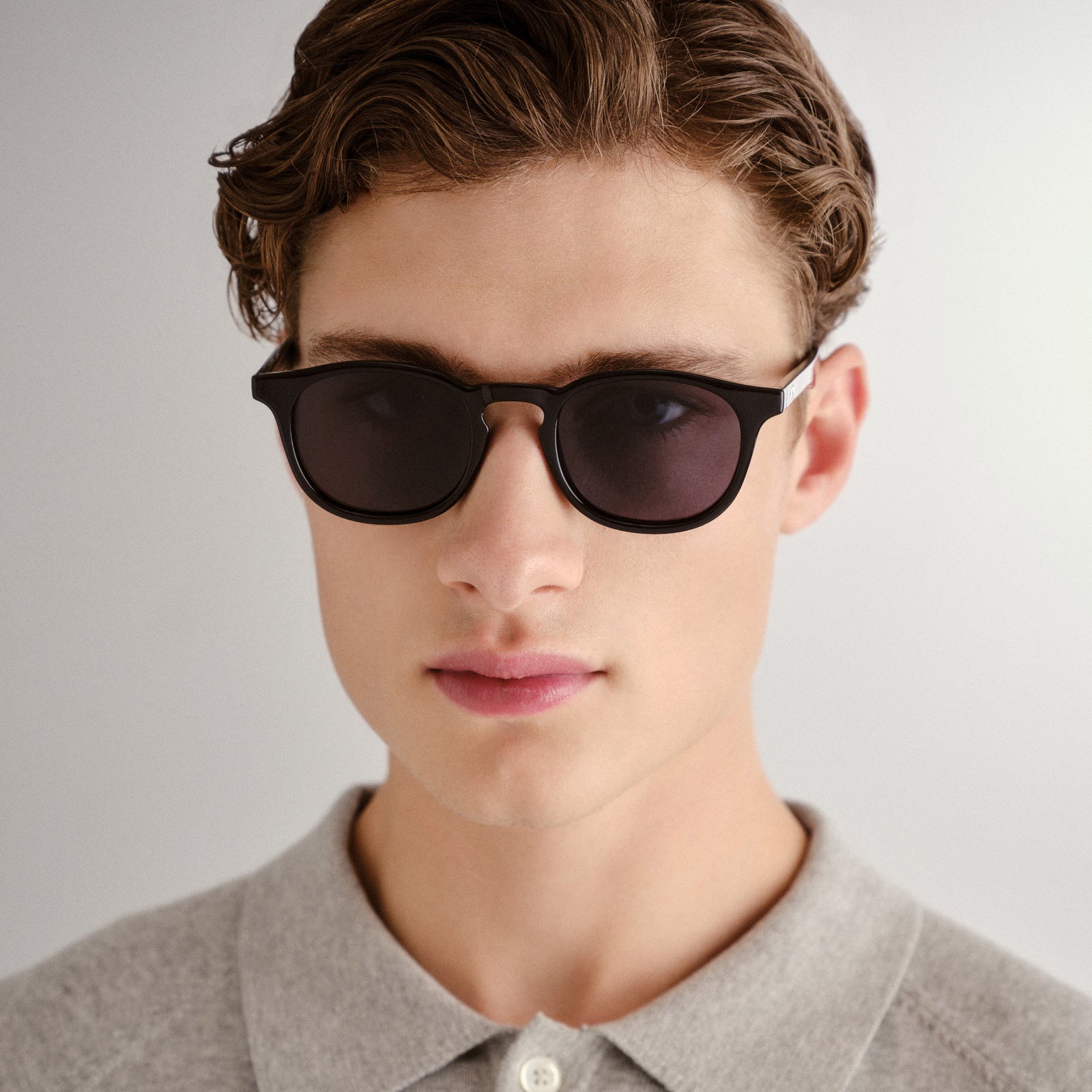Club Royale Black Uni-Sex Round Sunglasses | Le Specs