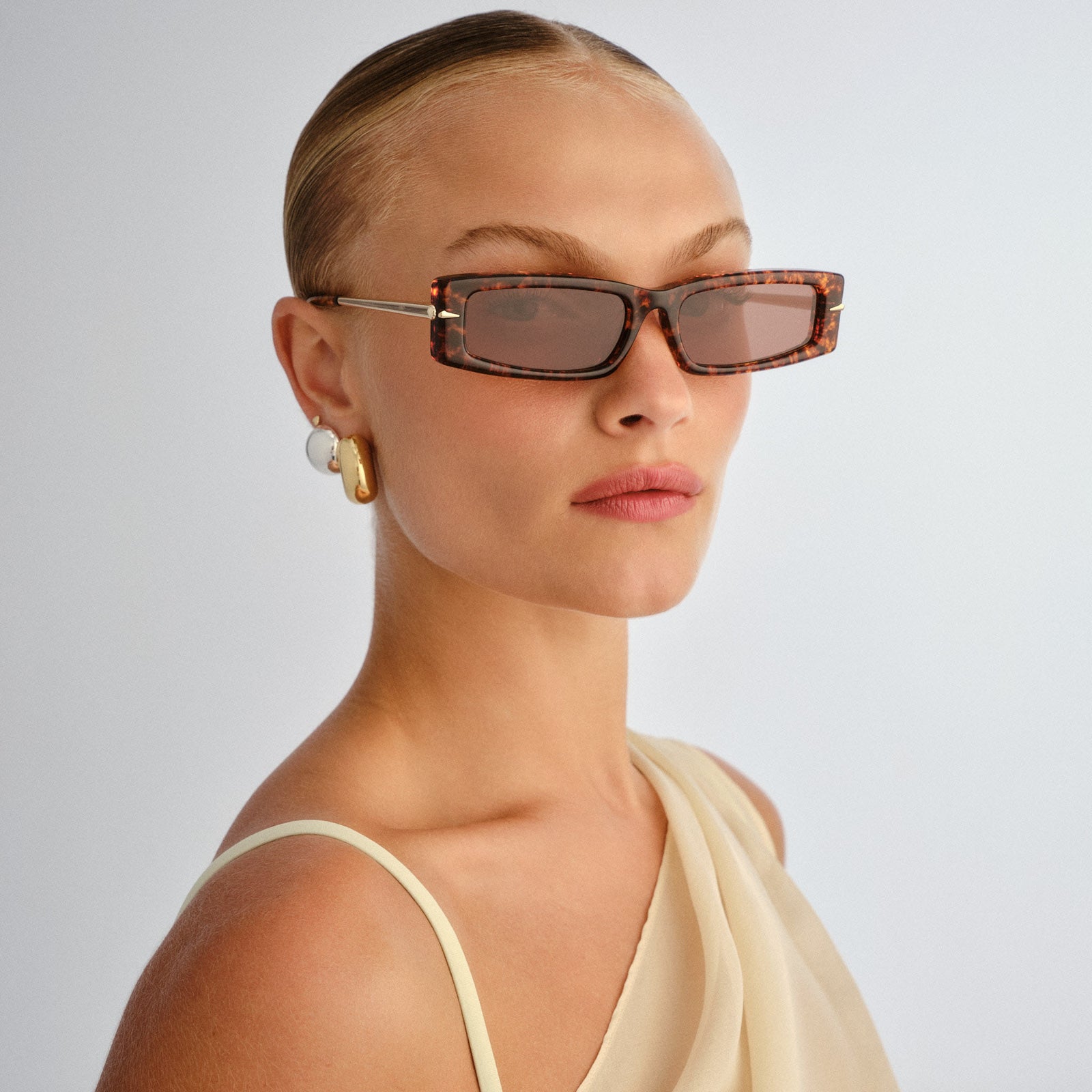 Numero Diez Mottled Tort Female Rectangle Sunglasses | Le Specs