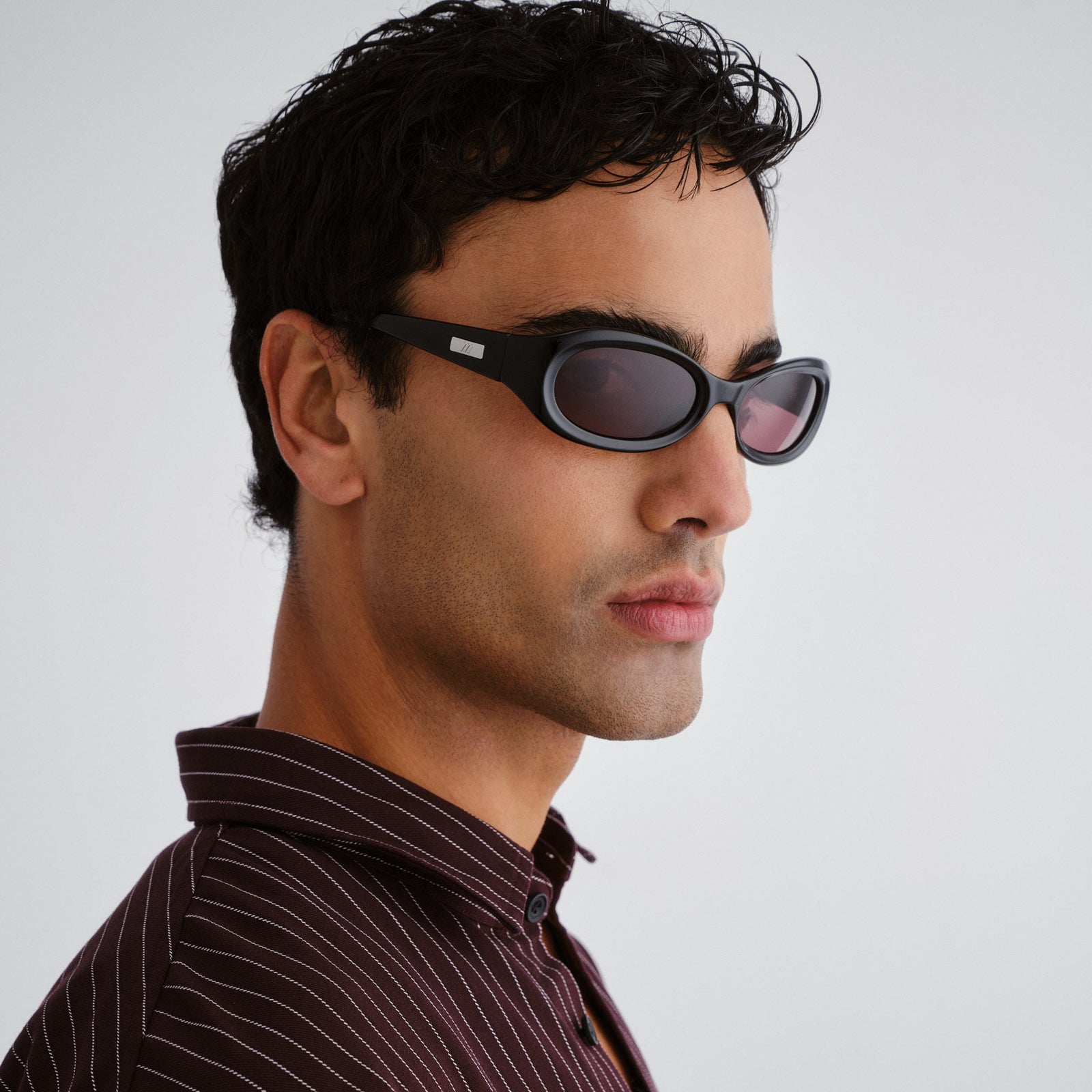 Nightcrawler Black Uni-Sex Oval Sunglasses | Le Specs