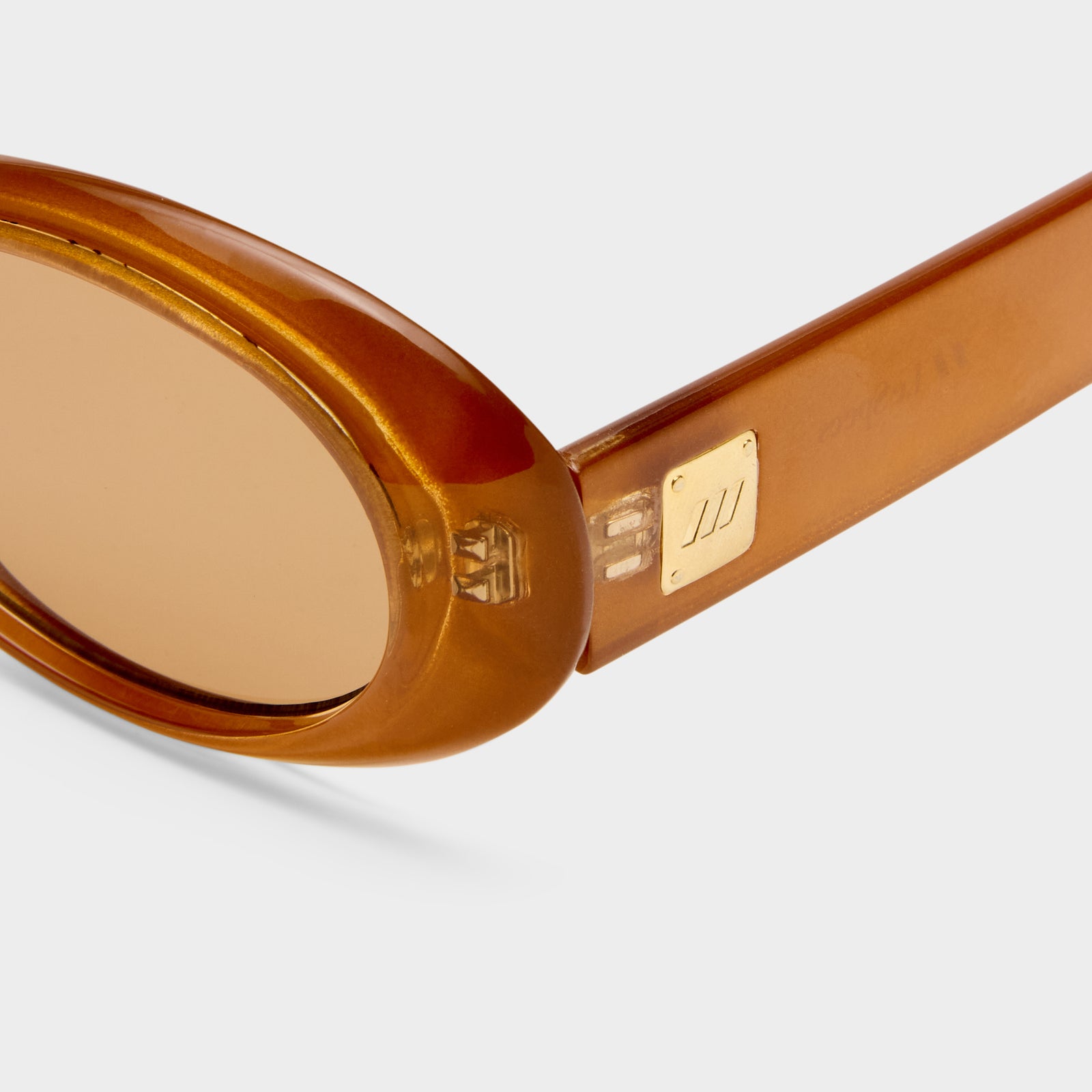Work It Gold Pearl Uni-Sex Oval Sunglasses | Le Specs