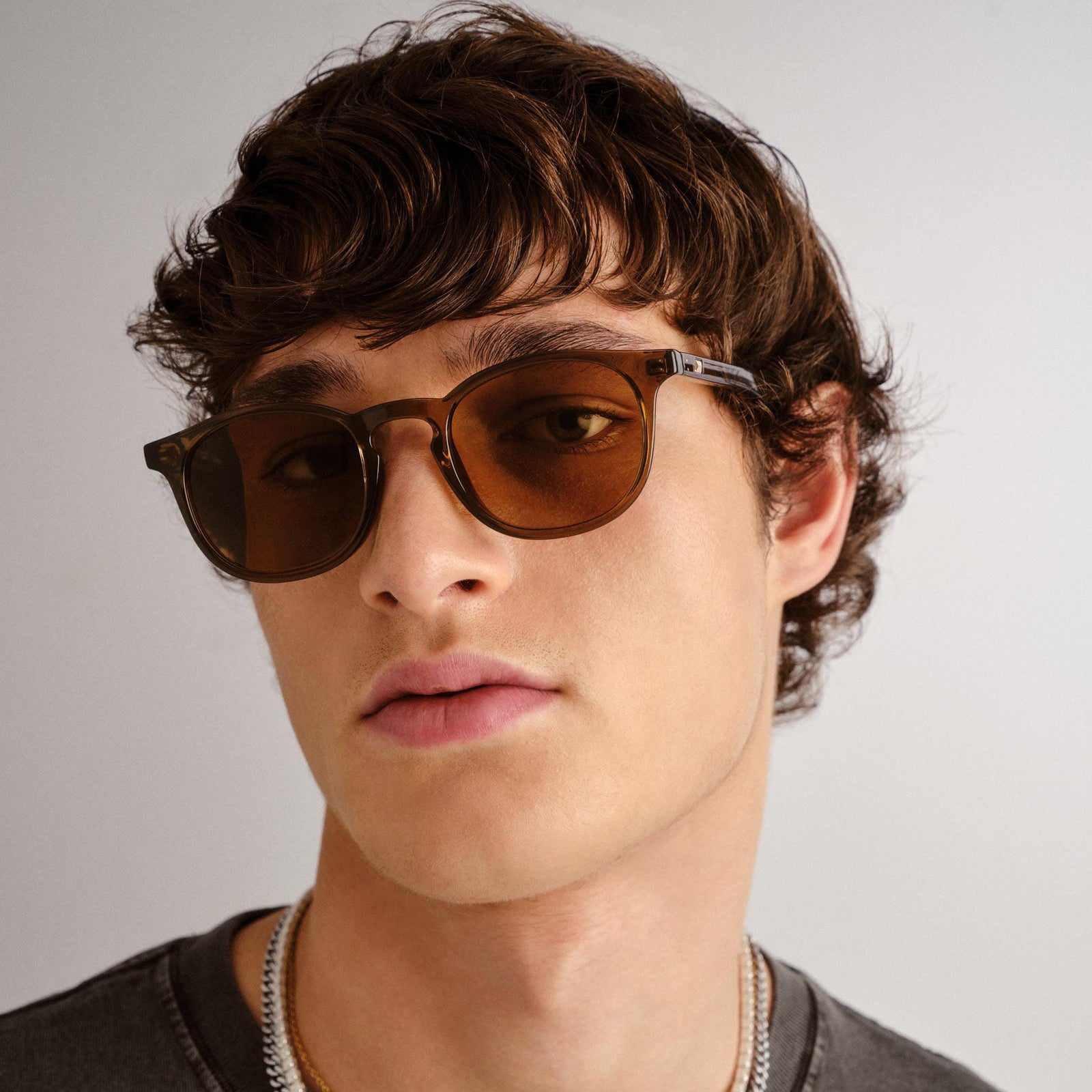 Club Royale Umber Uni-Sex Round Sunglasses | Le Specs