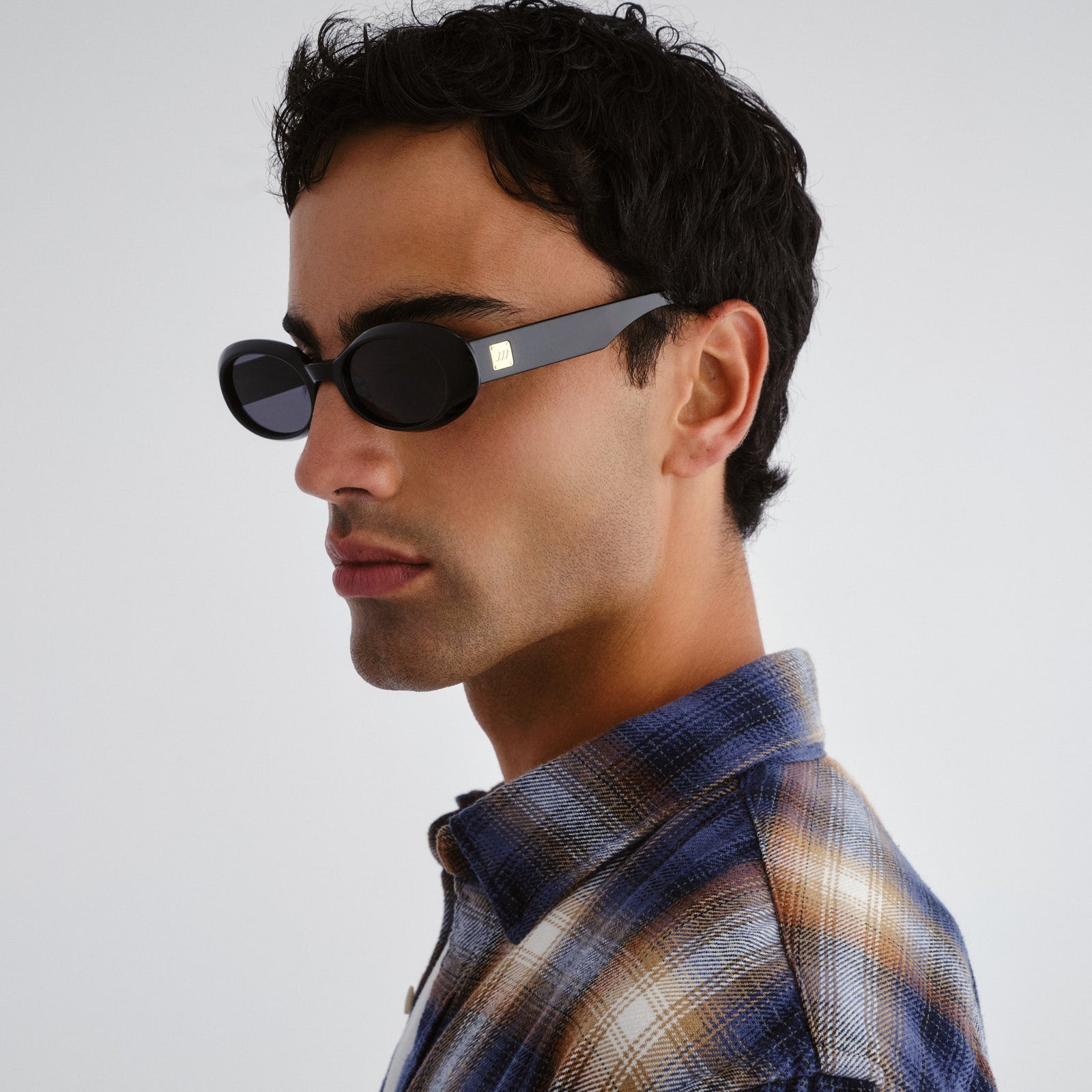 Work It Black Uni-Sex Oval Sunglasses | Le Specs