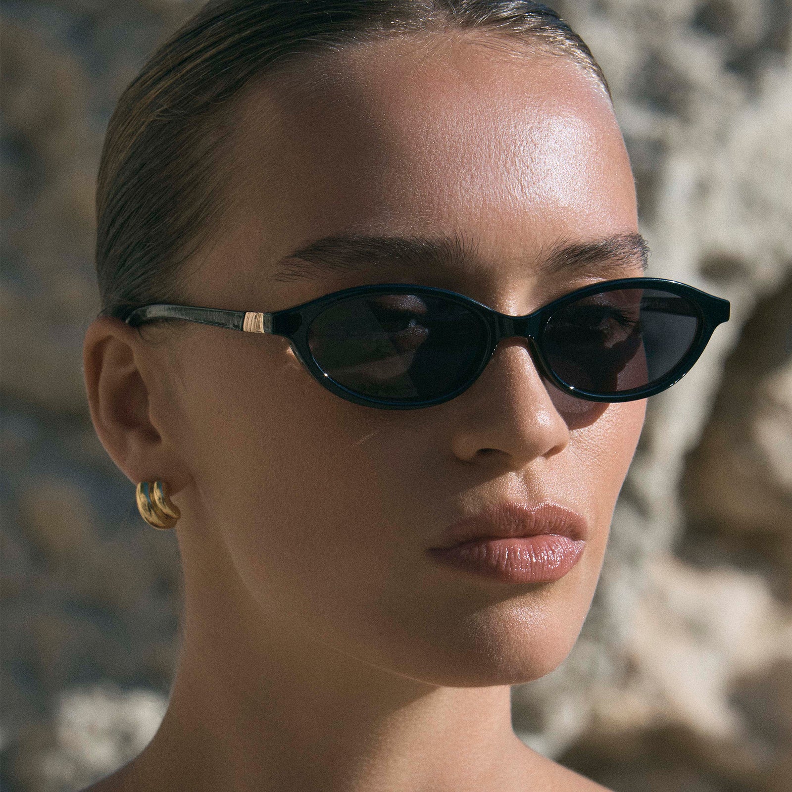 Duskfall Black Female Oval Sunglasses | Le Specs