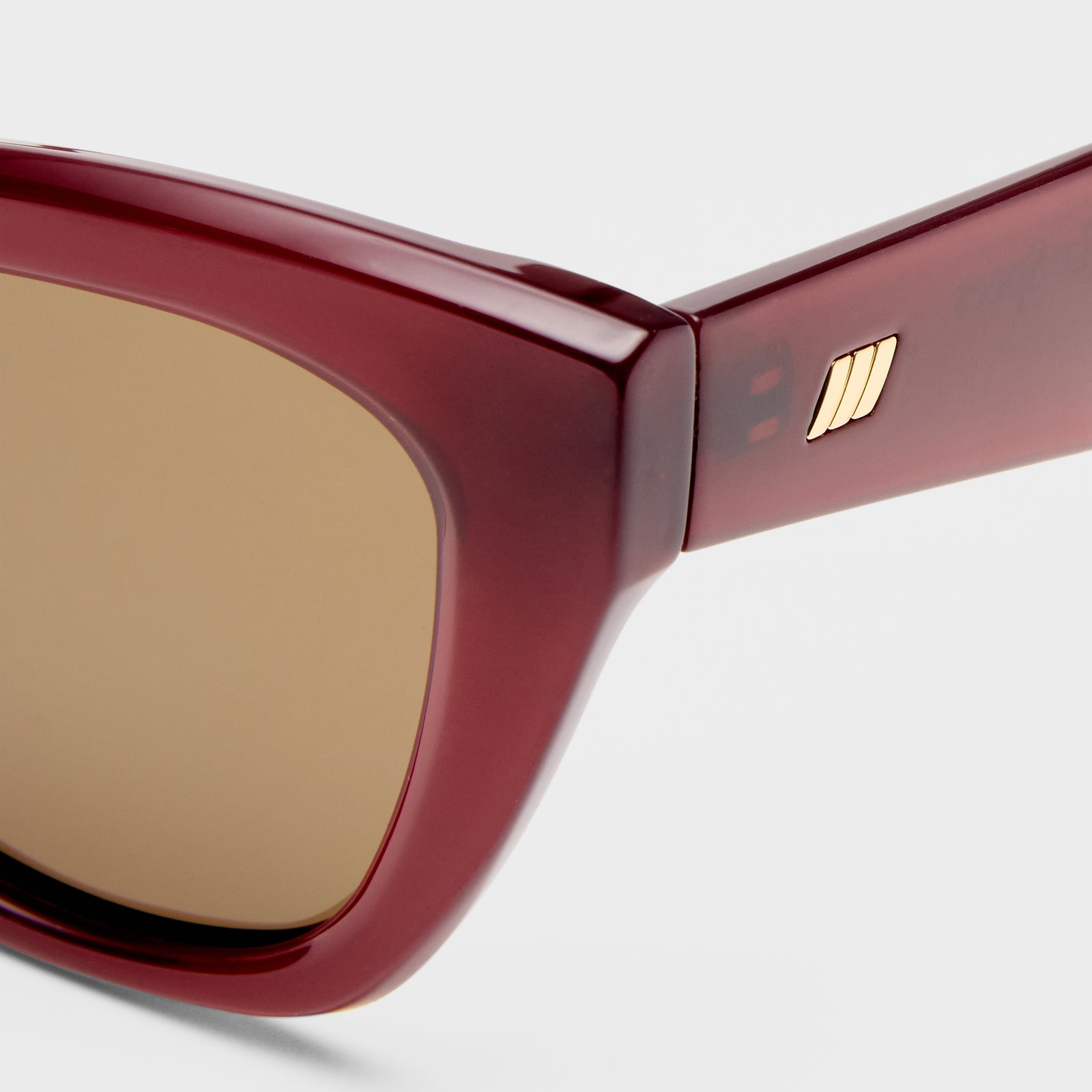 Lumen + Cranberry Female Cat-Eye Sunglasses | Le Specs