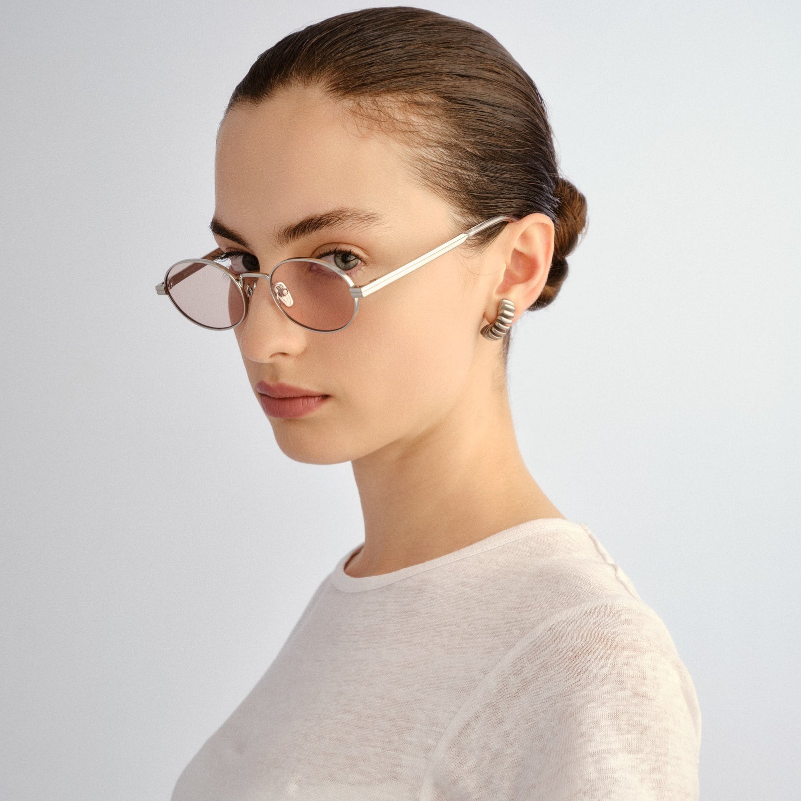 Side Bar Silver Uni-Sex Round Sunglasses | Le Specs