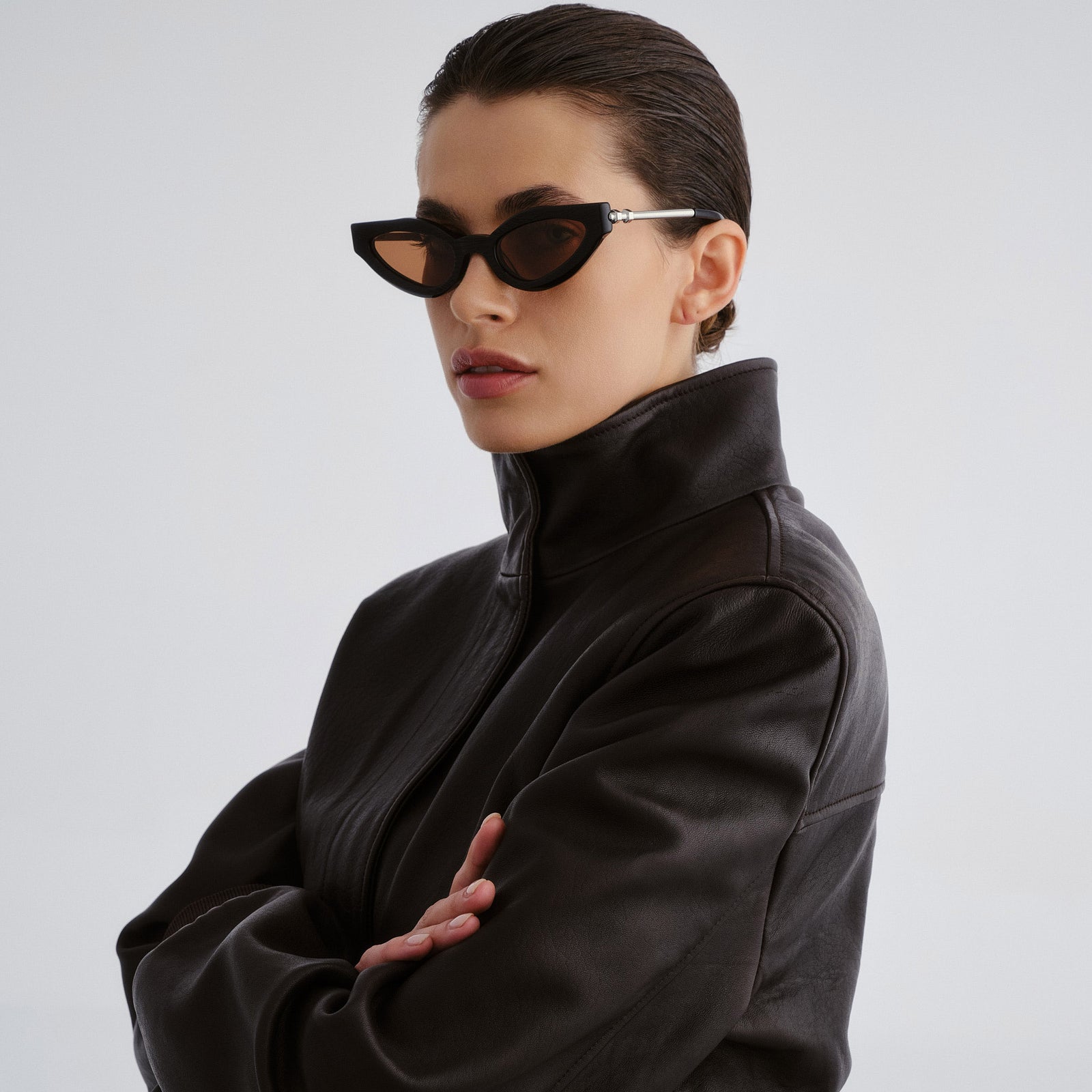 Freigeist Scratched Black Uni-Sex Cat-Eye Sunglasses | Le Specs
