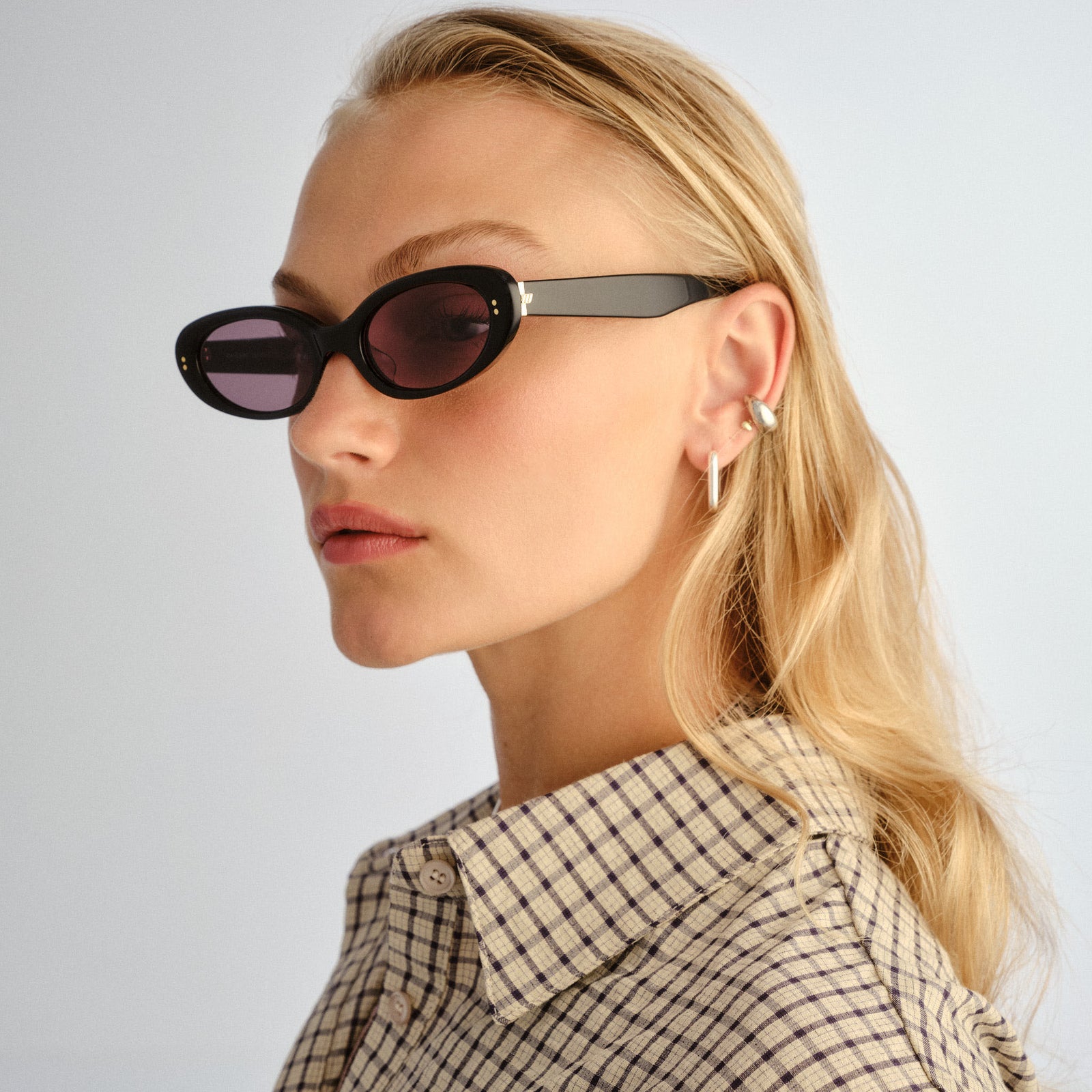 Chicane Black Female Oval Sunglasses | Le Specs
