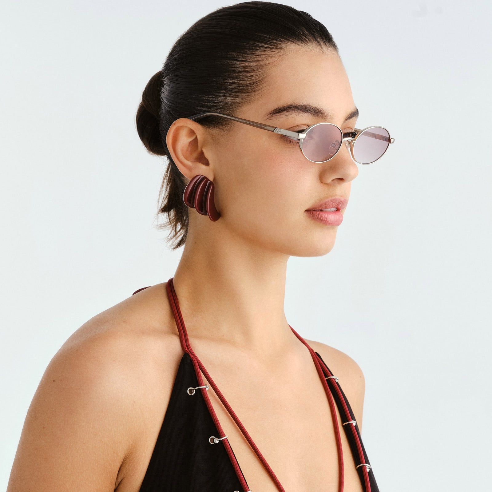 Icicle Bright Silver Uni-Sex Oval Sunglasses | Le Specs