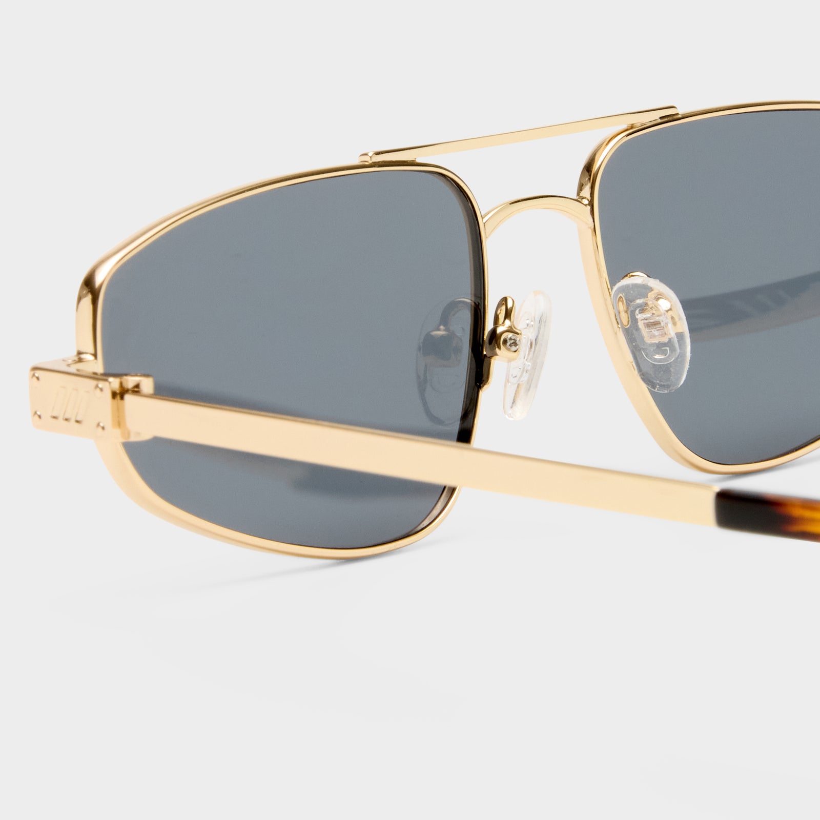 Treasure Gold Uni-Sex Aviator Sunglasses | Le Specs