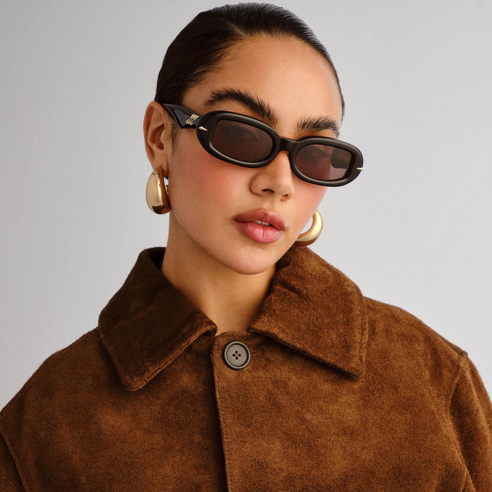Numero Siete Obsidian Black Female Oval Sunglasses | Le Specs