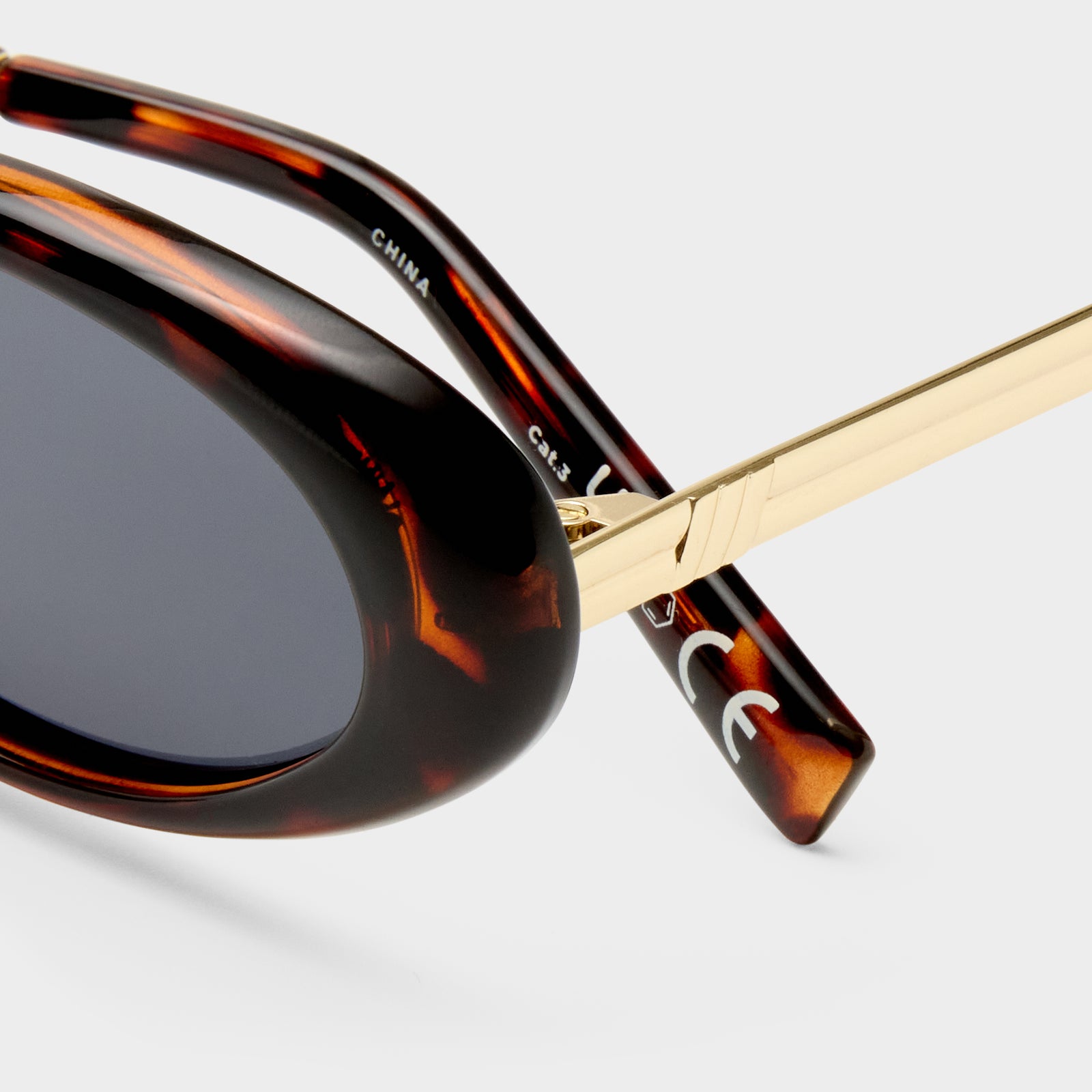 Magnifique Dark Tort Female Oval Sunglasses | Le Specs