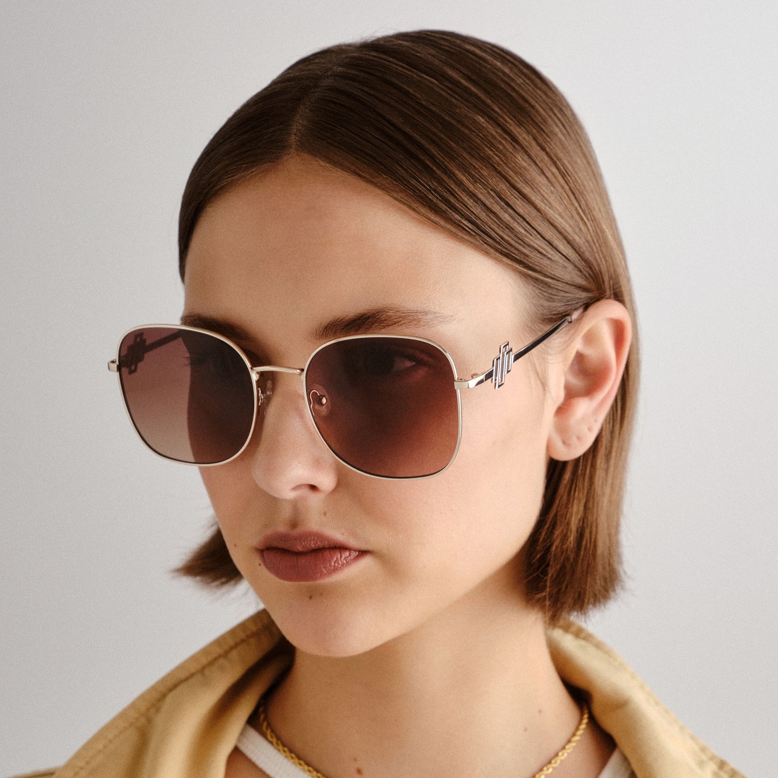 Metamorphosis Bright Gold Female Round Sunglasses | Le Specs