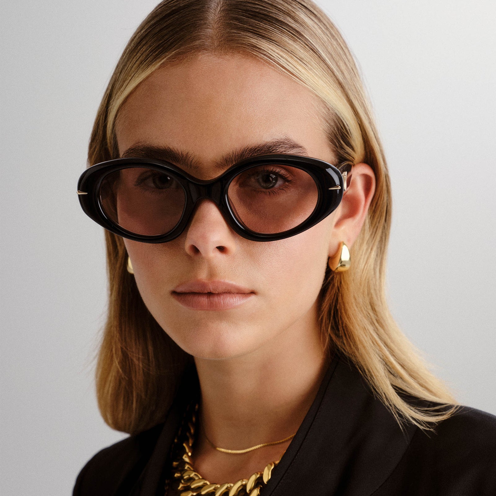 Numero Dos Obsidian Black Female Oval Sunglasses | Le Specs