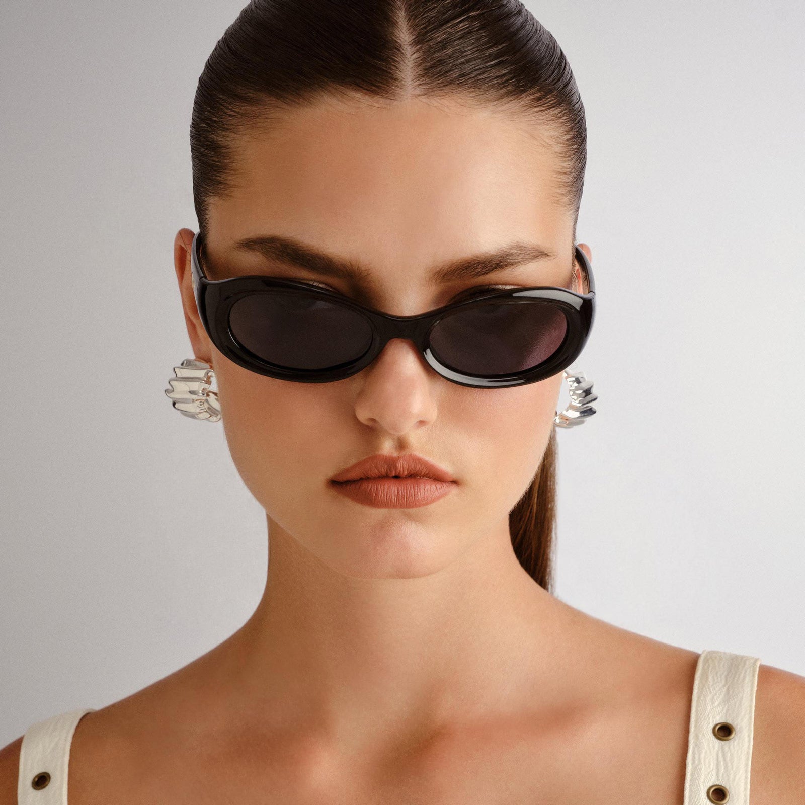 Nightcrawler Black Uni-Sex Oval Sunglasses | Le Specs