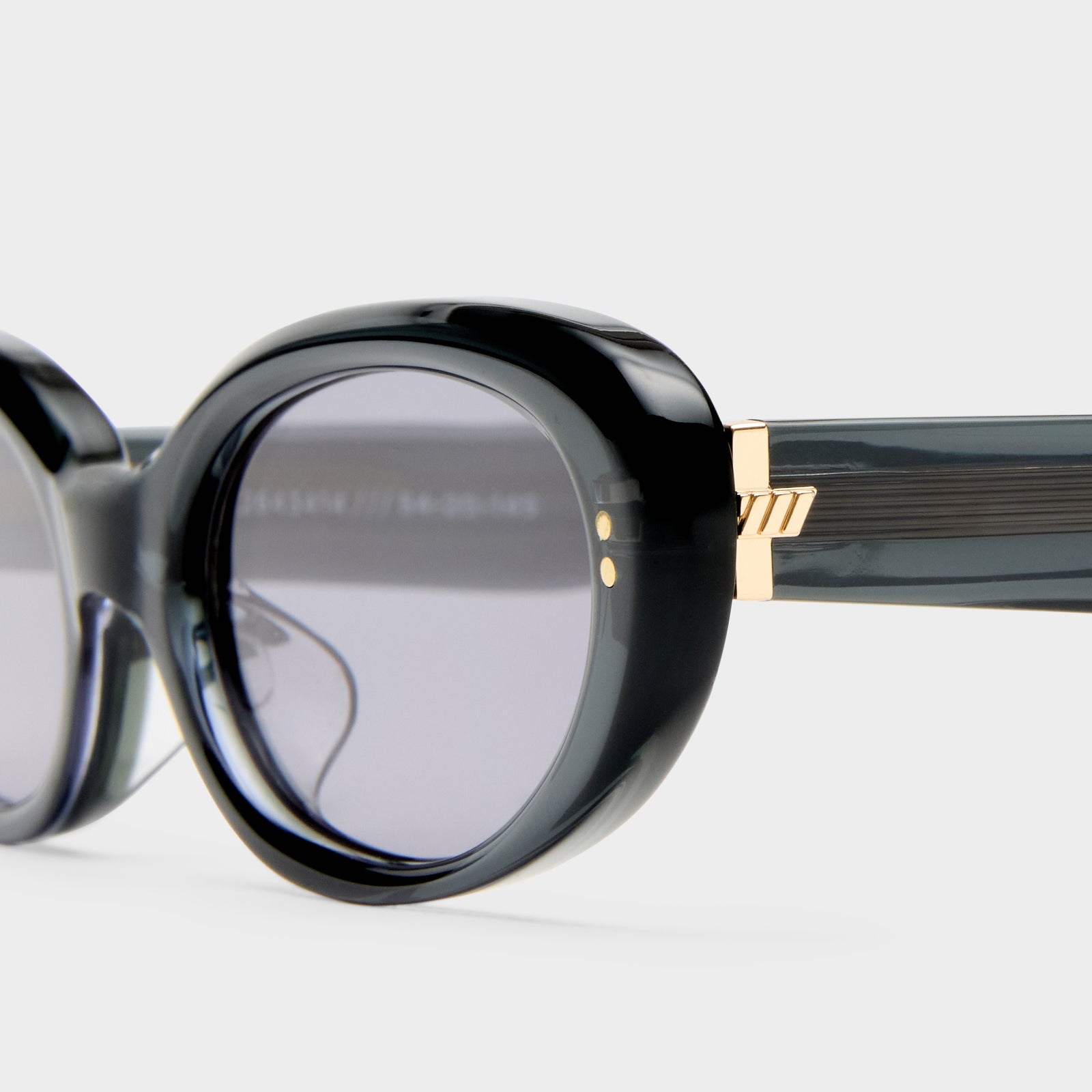 Chicane Charcoal Female Oval Sunglasses | Le Specs