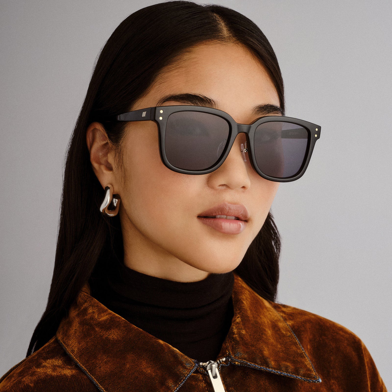 Le Domino + Black Female Square Sunglasses | Le Specs