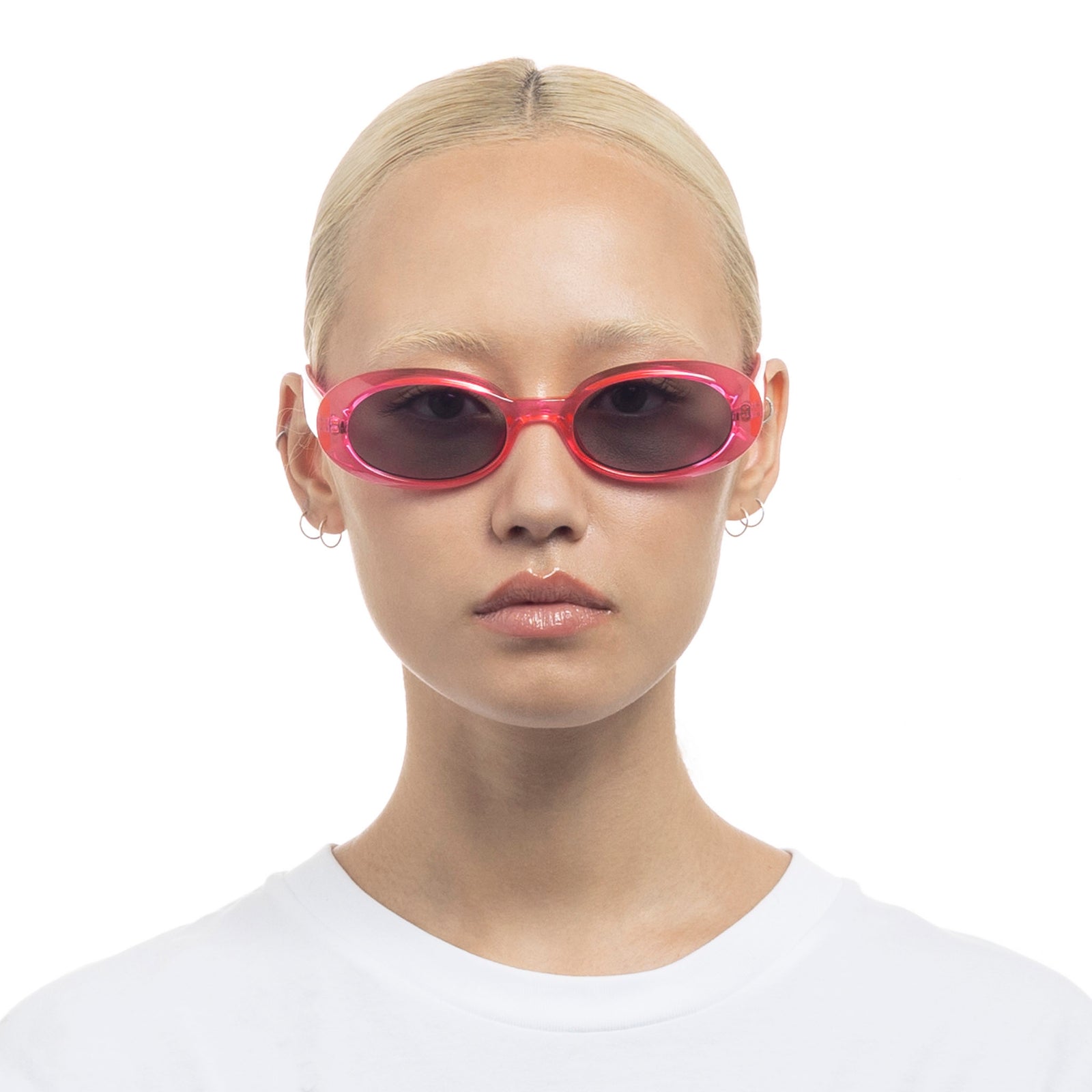 Work It Hyper Pink Female Oval Sunglasses | Le Specs
