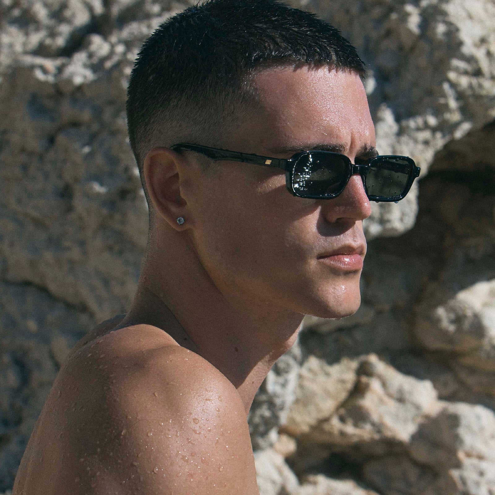 Pilferer Black Uni-Sex Rectangle Sunglasses | Le Specs