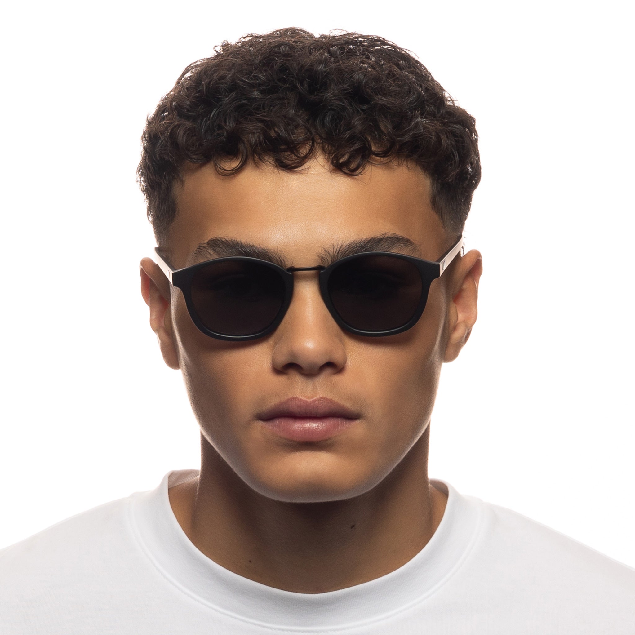 Oblivion Matte Black Uni-Sex Round Sunglasses | Le Specs